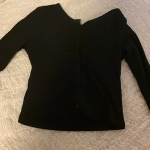 Snygg tröja från ginatricot  - Fin tröja i storlek S. Säljer pga för liten. 🖤