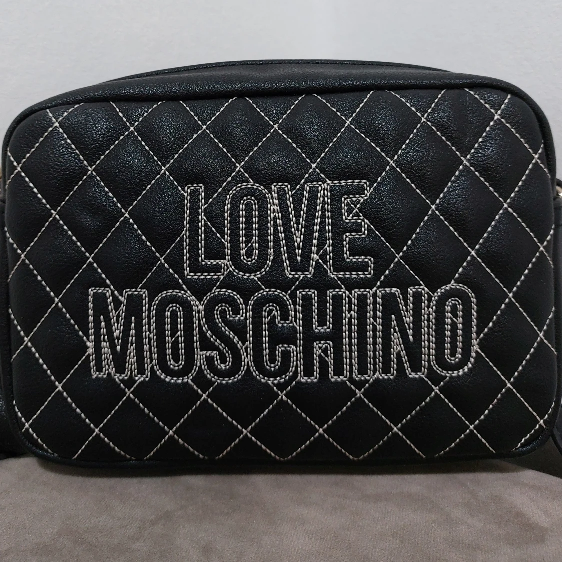 Äkta Love Moschino väska - 90