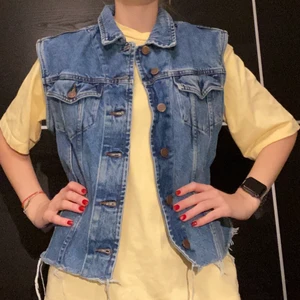 Jeansväst - Köpt secondhand men aldrig använt själv