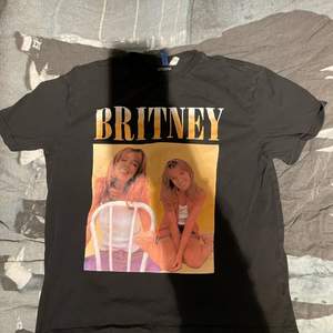 Britney Spears tröja från H&M bara använt några gånger så är i ganska bra skick 