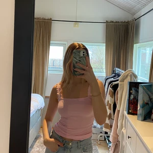 Topp - Säljer detta fina linne som jag inte använder. Bara använd 1 gång. 