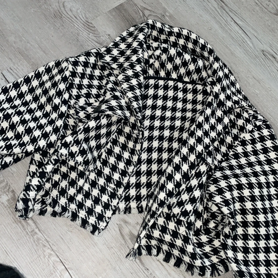 Hundtandsmönstrad jacka