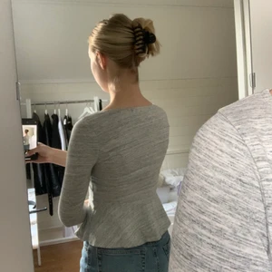 grå topp - Gullig topp som i stort sett aldrig används, köpt på bikbok 