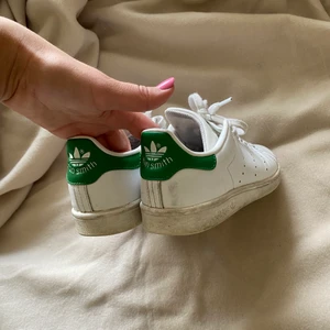 Skor - Stan smith i använt skick men blir nog mycket fräschare efter en tvättning. GRATIS FRAKT ❤️