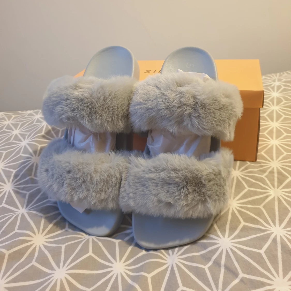 NYA Simmi London fluffiga slides tofflor - 90