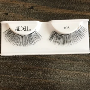 Lösögonfransar  - Glesa naturliga lösögonfransar 