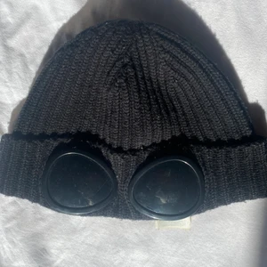 C.p Company mössa  - C.p company mössa säljer för att jag hade för litet huvud för den och sluttade upp med att jag aldrig använde den! Men riktigt skön och bekväm