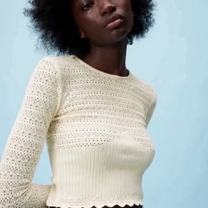 Tröja - Superfin topp från zara BUD:310+ frakt eller köp direkt för 400+ frakt💕💕