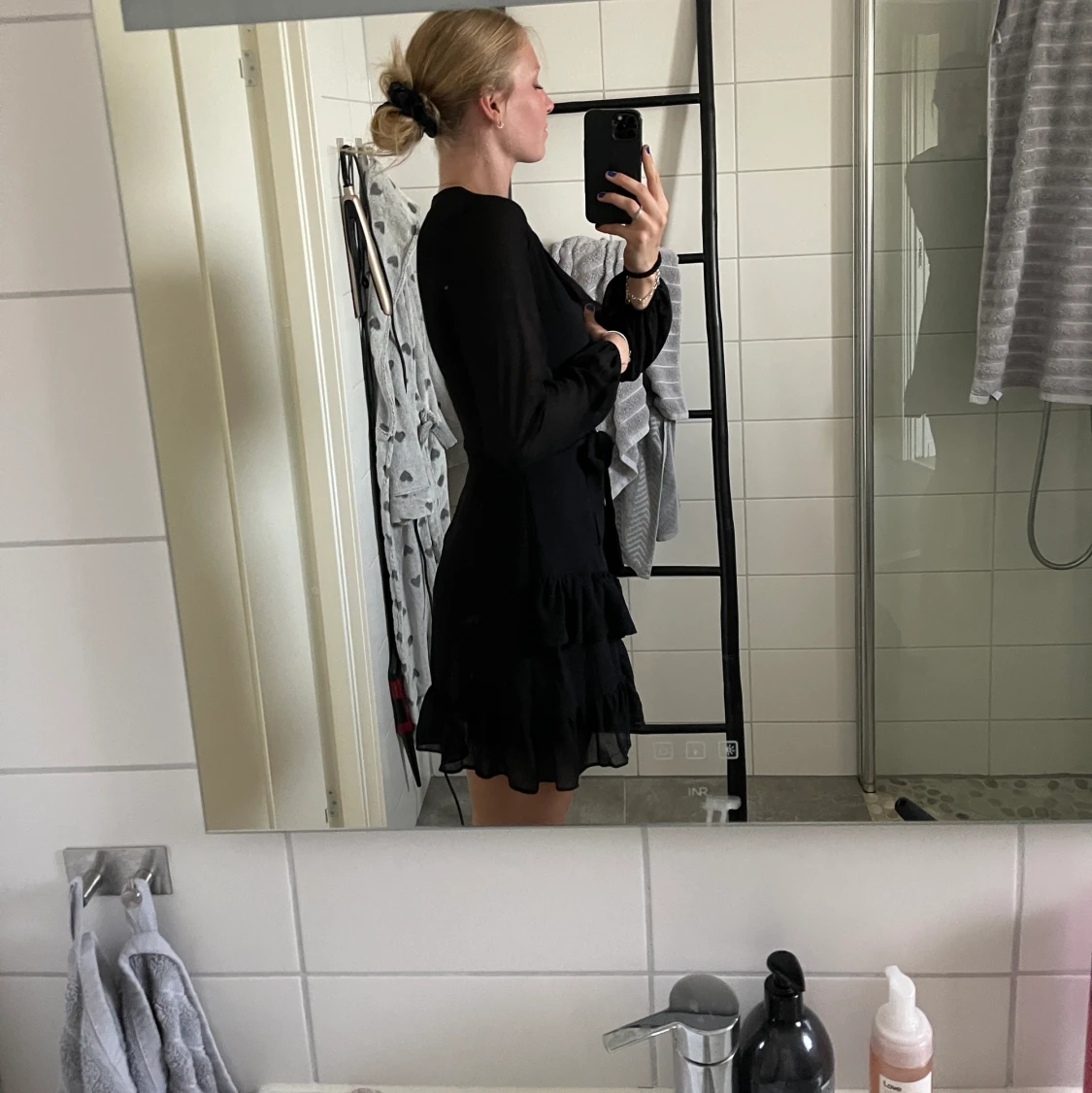 Svart volangklänning - 90