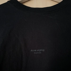 Acne T-shirt  - Jättefint skick! Knappt använd, säljer pga tröttnat 