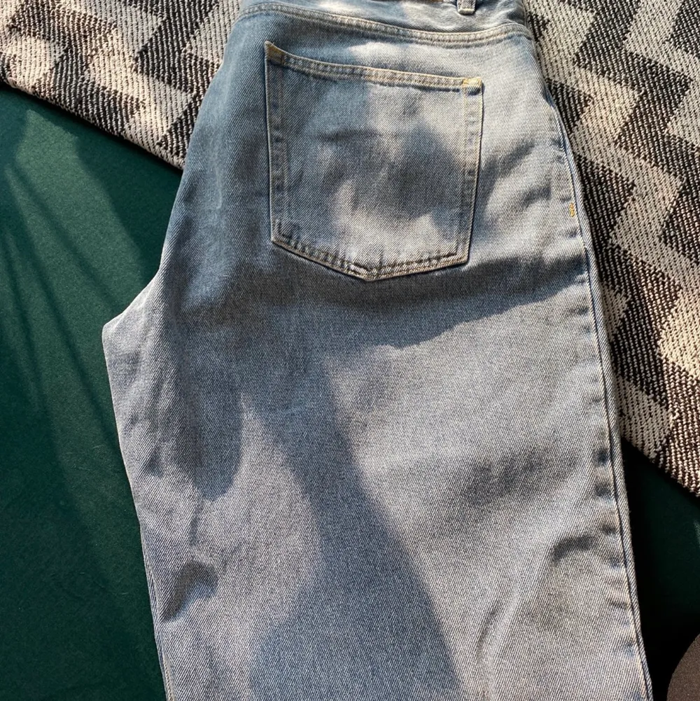 Jeans köpta på junkyard, använda endast en gång. . Jeans & Byxor.