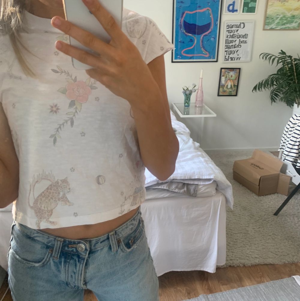 Super cool och söt zadig & voltaire tröja⭐️⭐️ Kommer inte till användning därav säljer jag den💘 Hör av dig vid funderingar😋. Toppar.