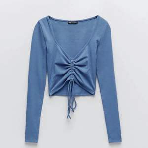 Jätte fin blå tröja från zara som inte finns och köpa längre , Köpt i våras och endast använd 1 gång så som ny!