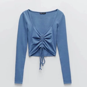 Zara tröja  - Jätte fin blå tröja från zara som inte finns och köpa längre , Köpt i våras och endast använd 1 gång så som ny!