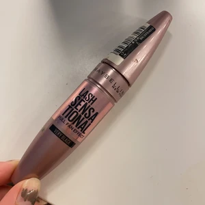 Mascara  - Knappt använd, finns mycket kvar.