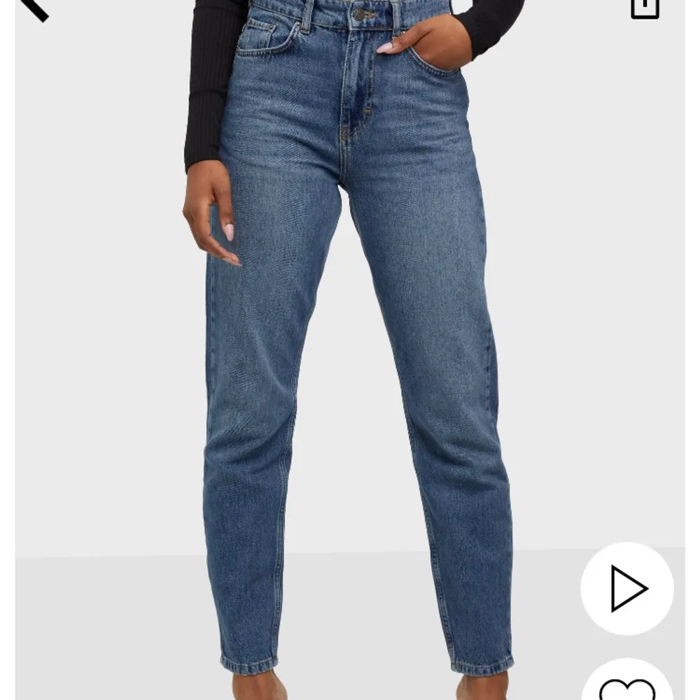 Bianca ingrosso sa i hennes kläd video att dessa jeans från nelly.com var den bästa passformen på jeans enligt henne som fans. Jag köpte de på en gång och håller helt med. Använde några gånger men insåg snabbt att jag valt fel storlek. Säljer dem alltså nu till nästa person som vill ha ett par riktigt fräsha jeans för billigt pris. Skriv för bättre bilder.. Jeans & Byxor.