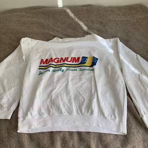 Vintage Magnum sweatshirt som passar L/M. Bra kondition, väldigt bekväm.