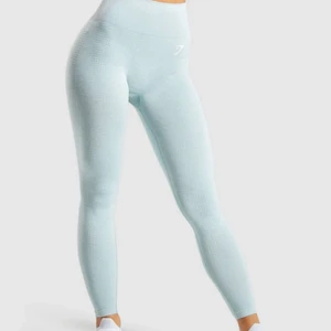 GYMSHARK VITAL SEAMLESS SET - Slutsålt Gymshark vital seamless leggings + sports bra. Storlek S i tights, respektive XS i topp. Nypris 550 + 400kr