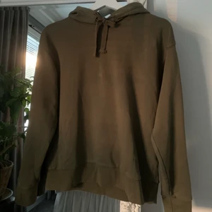 Hoodie - Hoodie från h&m i fint skick! I storlek s. Frakt tillkommer