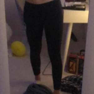 Thights - Snygga lågmidjade championthights! Skitsnygga men måste tyvärr sälja då de har blivit för korta för mig (1.68cm) ❤️