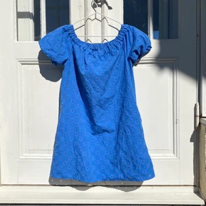 Sommarklänning - Supergullig och somrig klänning från zara i storlek S men passar Xs också🌸köparen står för frakt📦66kr😊