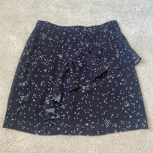 Prickig kjol! - Står ej storlek men nästan 100% säker på att de är S, passar även xs och mig som är M