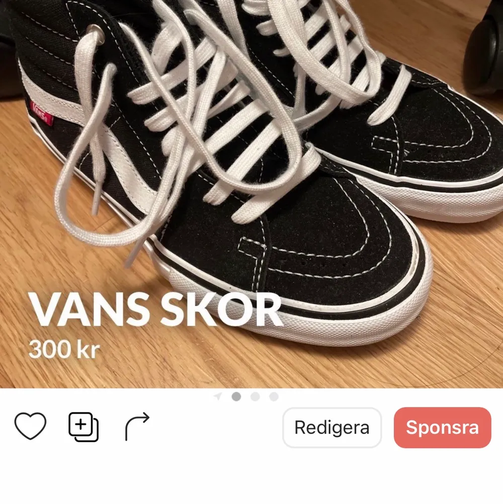 Helt oanvända Vans jag fick i present men gillade inte de och kunde inte lämna tbx. . Skor.