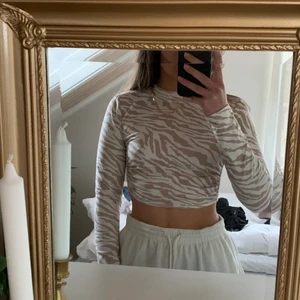 Zebra-topp - Topp i väldigt skönt material. Endast använd en gång!❤️