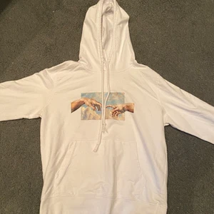 Hoodie - Skit snygg hoodie. storlek: XS Ej använd då den va för liten!