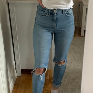 Jeans med hål - Skicka gärna meddelande om du undrar något❤️