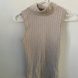 Linne  - Topp från Gina Tricot. XS, aldrig använd 