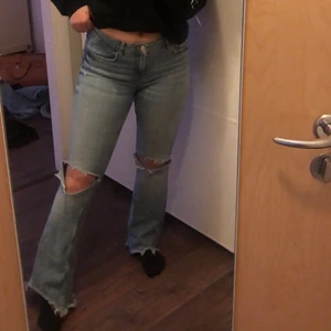 Bootcut jeans - Bootcut jeans från zara som är slutsålda strl 38. Jättesköna och ganska lågmidjade. 