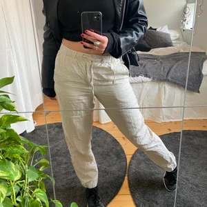 Linnebyxor  - Jätteskönt linnebyxor från HM, säljer då jag har 2 redan! Sparsamt använda💓 