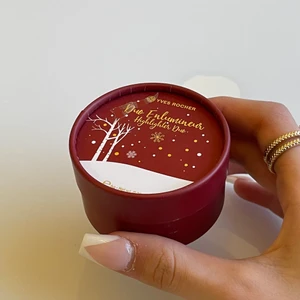 Utsåld highliter från yves rocher - Säljer en highliter från yves rocher, endast swatchad. Den är utsåld och går inte att köpa😊