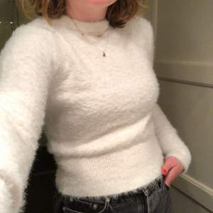 En tröja med lite ”päls” från Zara! Jääättemjuk och sitter snyggt!!