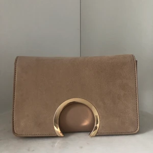 Väska  - Beige/rosa väska med guld detaljer 