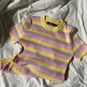 Topp från Asos  - Söt topp från Asos som tyvärr inte kommit till användning. Storlek 38, passar dock mig som har vanligtvis 34/36. + 66kr frakt💛