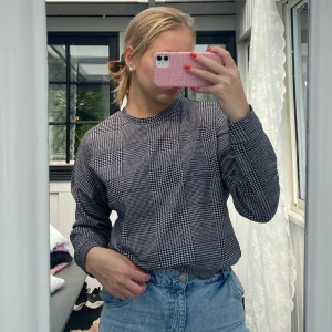 Rutig tröja - Fin tröja i nyskick, endast testad 