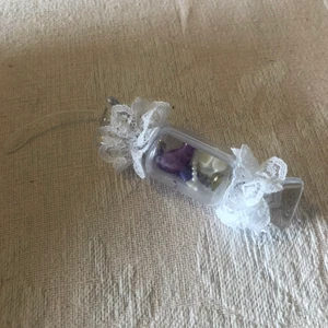 Mobil smycke  - Mobilsmycke i karamell stil. Det är troligen från Japan, i fint skick, säljes för den inte används. Jag tar helst swish betalning och postat efter mottagning betalning 