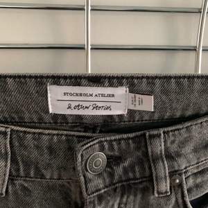 Super vida, stretchiga jeans från & Other Stories. Inköpta i vintras. Storlek 27. 