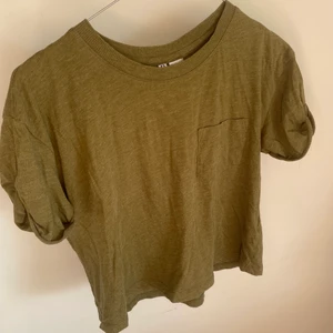 Grön t-shirt  - knappt använd, väldigt snygg och bekväm 