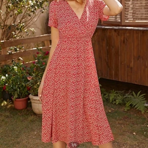 Klänning  - Helt ny klänning, skriv för frågor💞