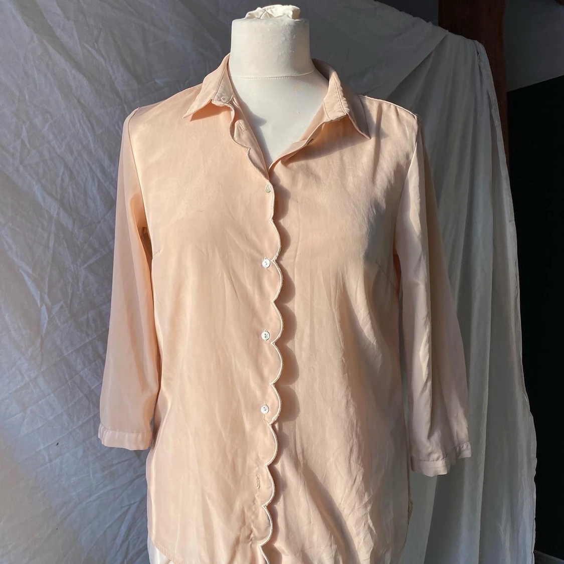 H&M ljusrosa blus med gullig design! EU 36