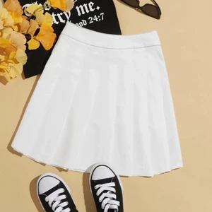 Vit kjol från SHEIN  - Aldrig använd! Säljer pga liten storlek 