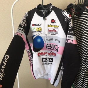 Jacka - Cool jacka strl 2! Köparen står för frakt. Passar small.