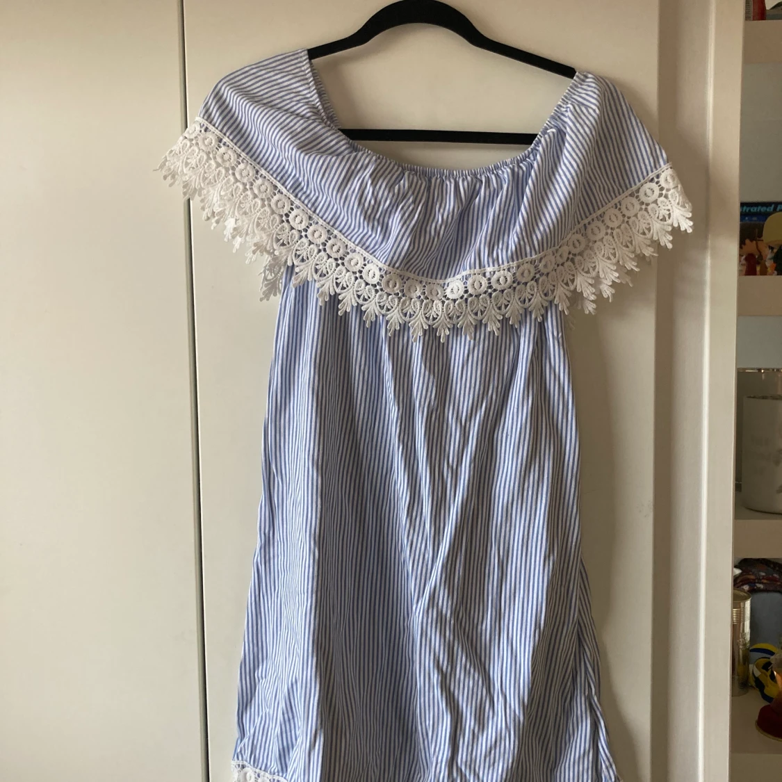 Blåvit strandklänning