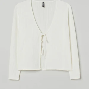 Vit kofta  - Superfint kofta från hm, aldrig använd endast testad⭐️