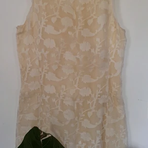 DIY dress  - Hemma gjord klänning av ett fräscht och lätt material. Storlek S. 