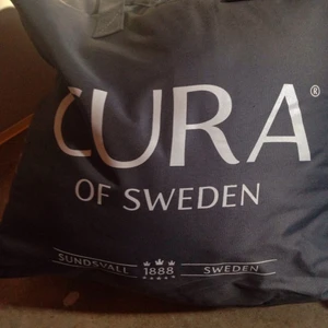 Tyngdtäcke "CURA(pearl) Of Sweden"  11 kg (oanvänt) - Säljer ett Tyngdtäcke av märket CURA på 11. Modellen Pearl. Ej använt men legat i förrådet i 8 månader Mått: 150x210 single TOG 2,7 Nypris ca 2500. Mitt pris går att diskuteras vid snabb affär :)