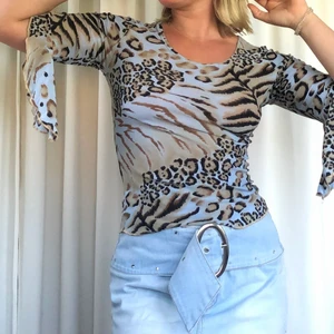 Leopardtopp🐆  - Topp i leopardmönster. I fint skick🌟 (säljer kjolen i en annan annons)
